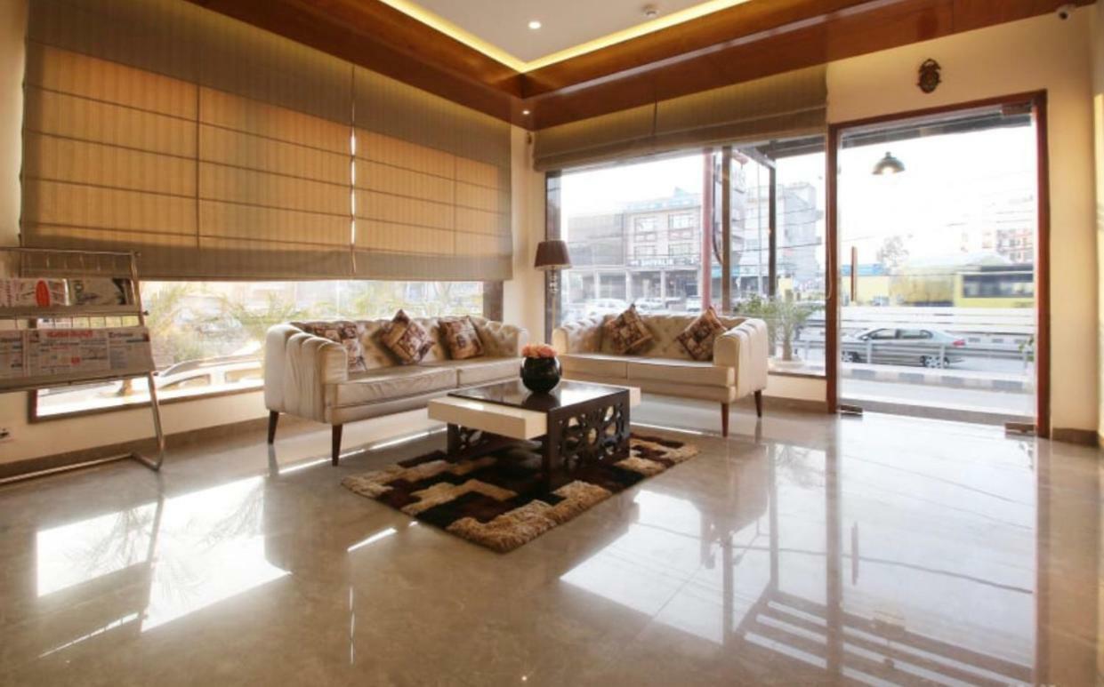 Al-Qasa Hotel Zirakpur 外观 照片