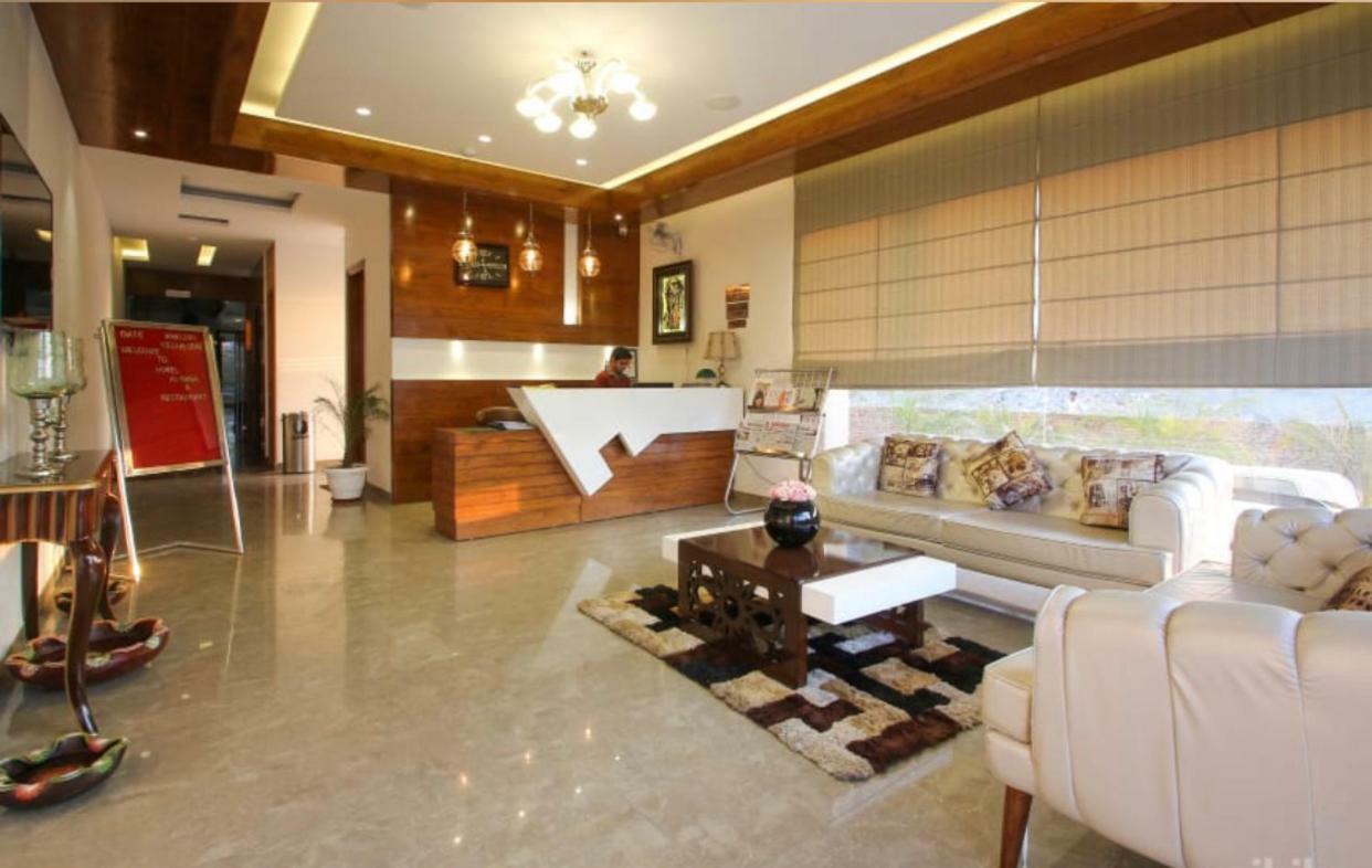 Al-Qasa Hotel Zirakpur 外观 照片